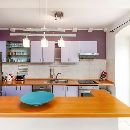 Vila Pile Sleeps 8 With Pool Air Con And Wifi