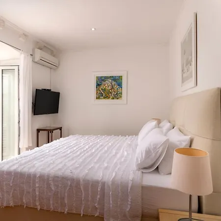 Pile Sleeps 8 With Pool Air Con And Wifi *