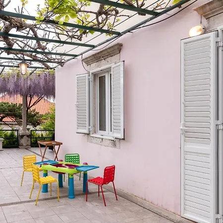 Pile Sleeps 8 With Pool Air Con And Wifi *