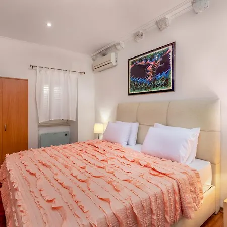 Pile Sleeps 8 With Pool Air Con And Wifi * Дубровник