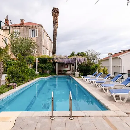 Pile Sleeps 8 With Pool Air Con And Wifi Vila *
