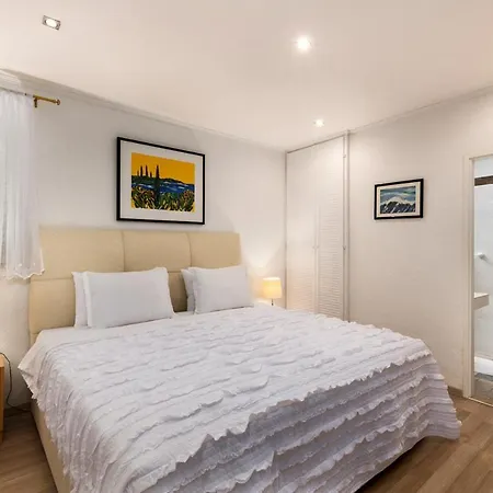 Pile Sleeps 8 With Pool Air Con And Wifi Вилла